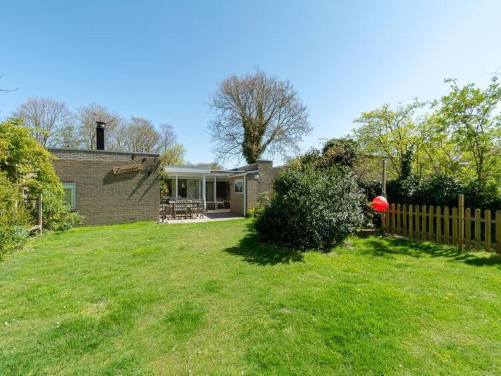 Stylish Bungalow With A Large Garden Sint Maartensvlotbrug Екстер'єр фото