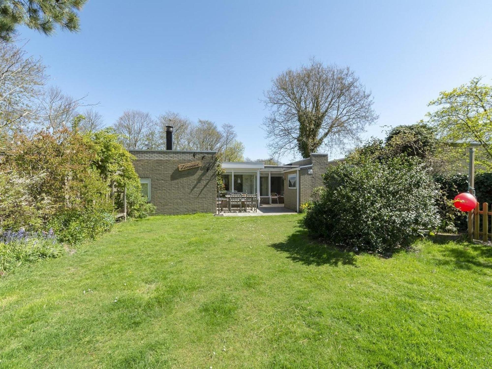 Stylish Bungalow With A Large Garden Sint Maartensvlotbrug Екстер'єр фото
