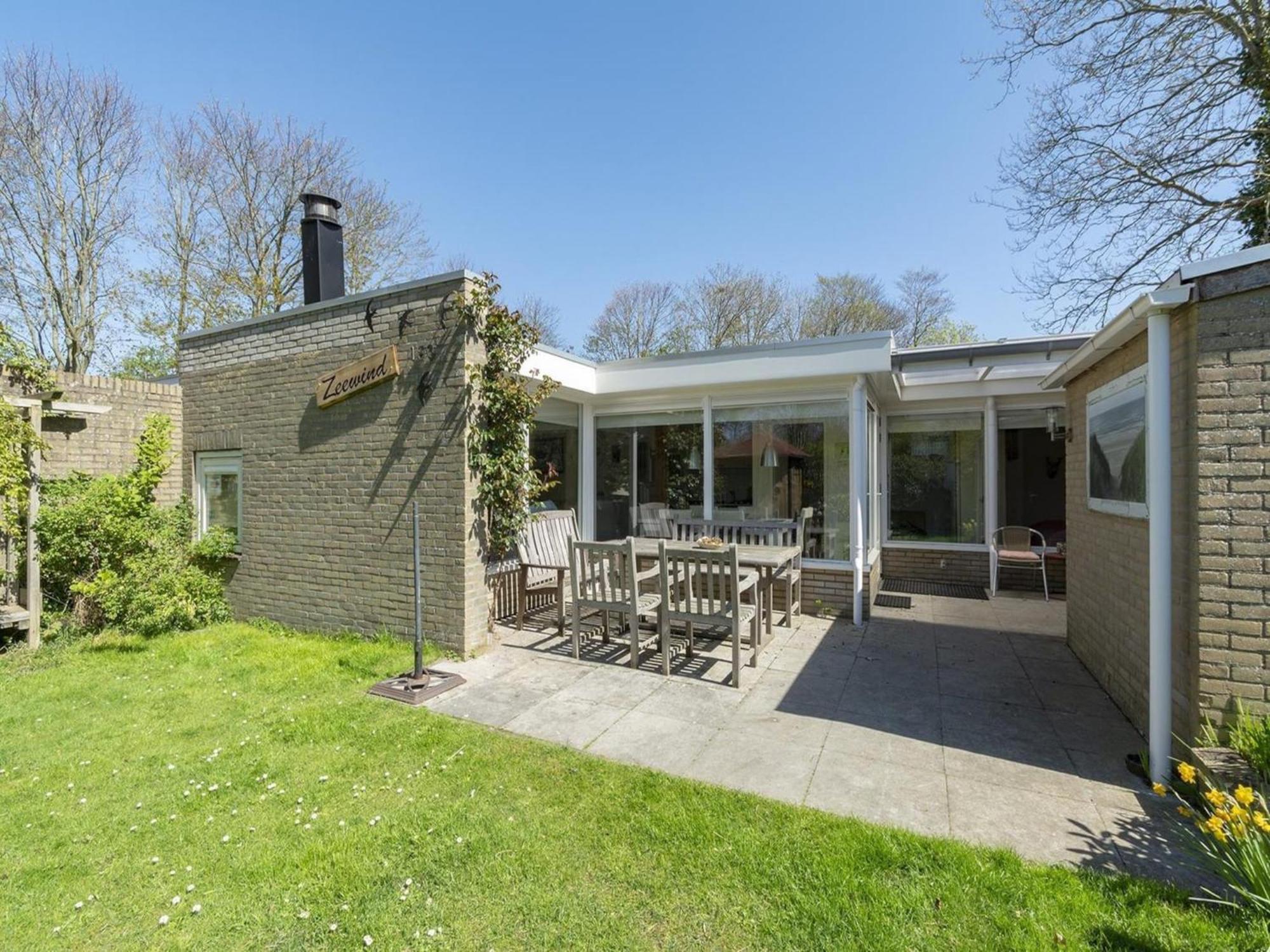 Stylish Bungalow With A Large Garden Sint Maartensvlotbrug Екстер'єр фото
