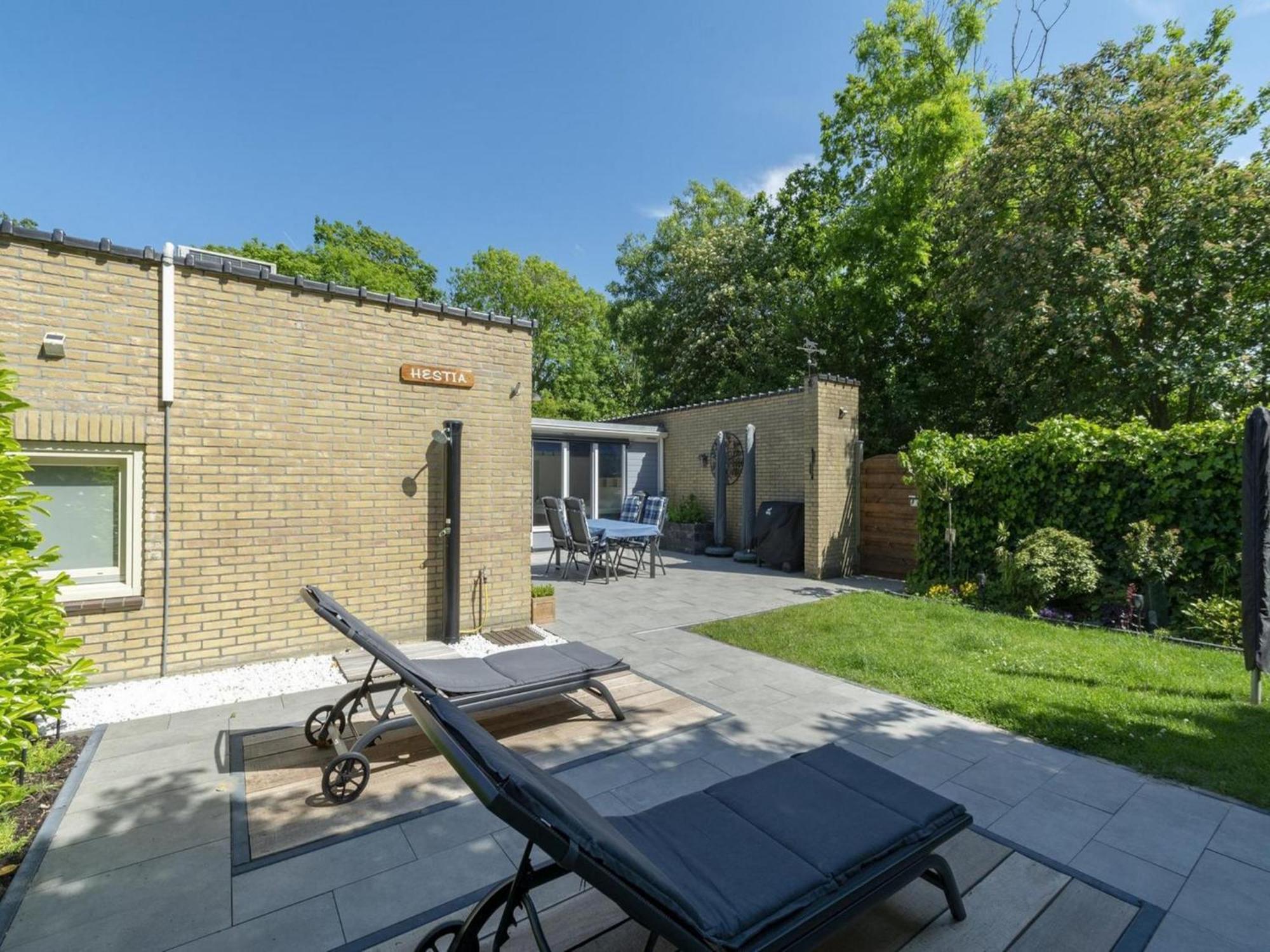 Stylish Bungalow With A Large Garden Sint Maartensvlotbrug Екстер'єр фото