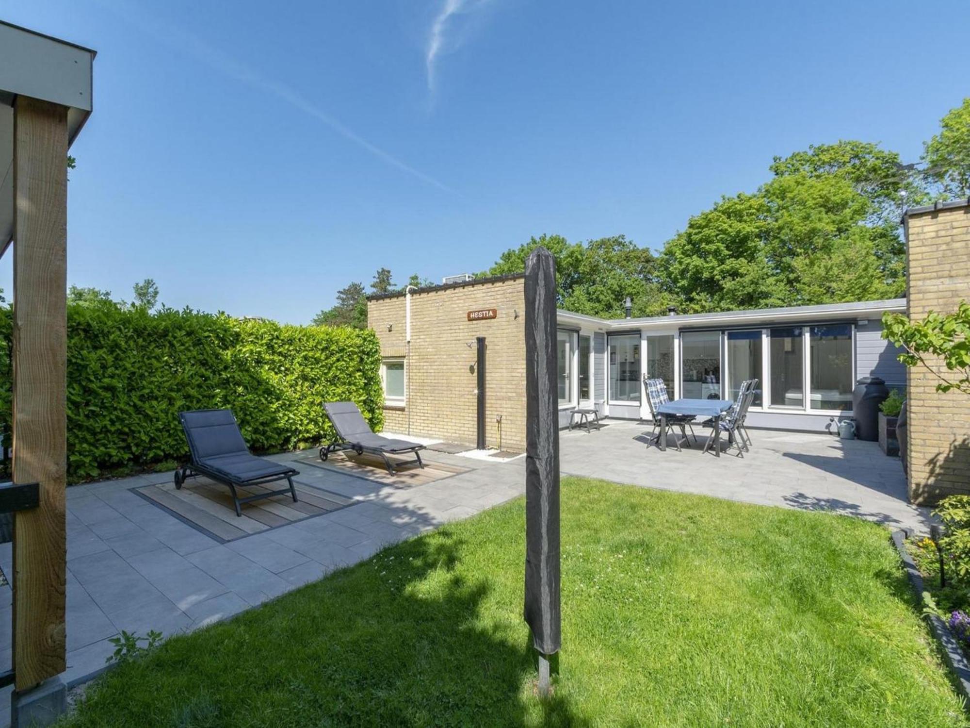 Stylish Bungalow With A Large Garden Sint Maartensvlotbrug Екстер'єр фото