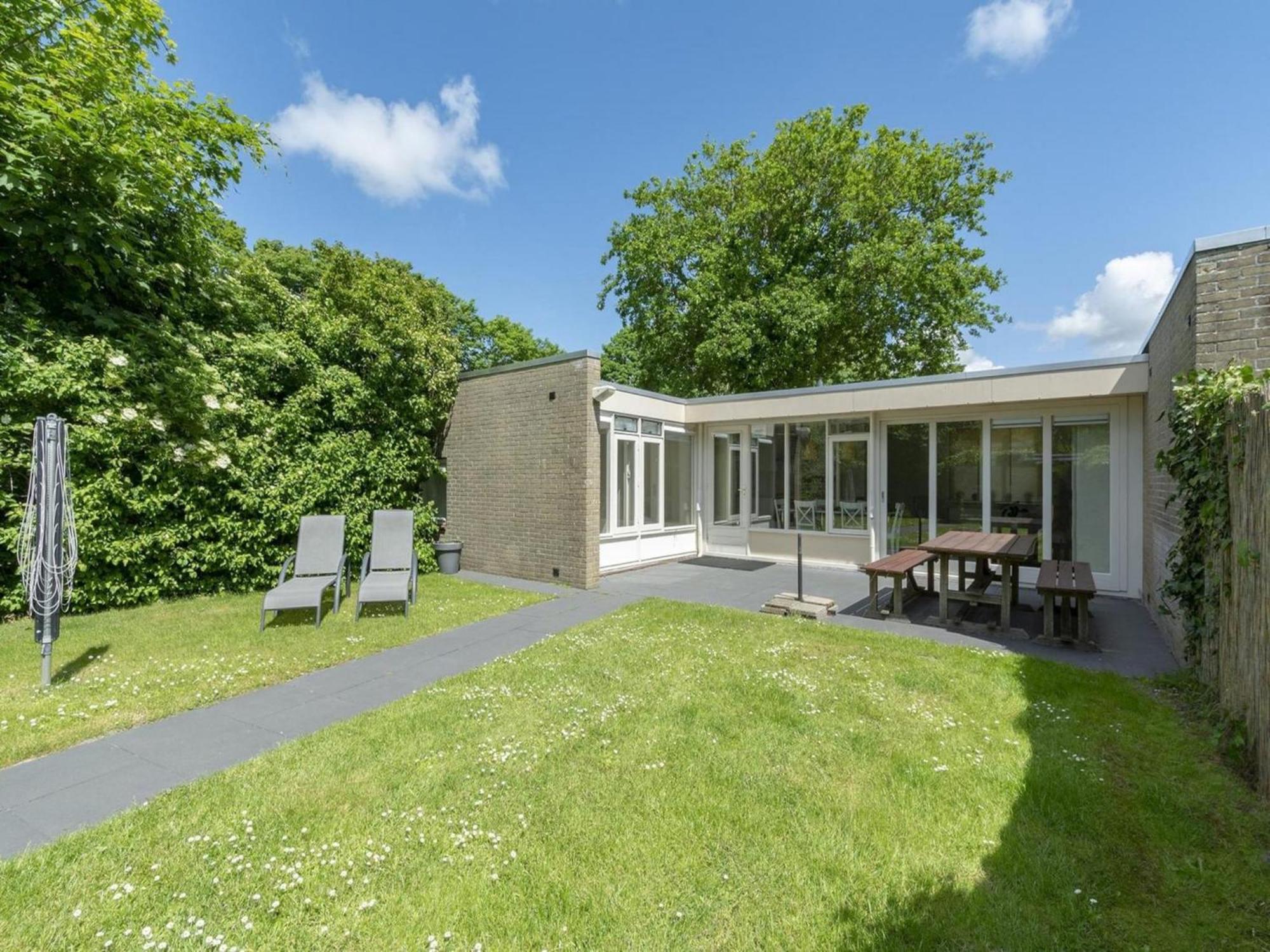 Stylish Bungalow With A Large Garden Sint Maartensvlotbrug Екстер'єр фото